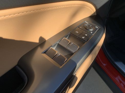 Used 2025 Lexus NX 250 FWD w/ Towing Package (2000 Lbs) image 15