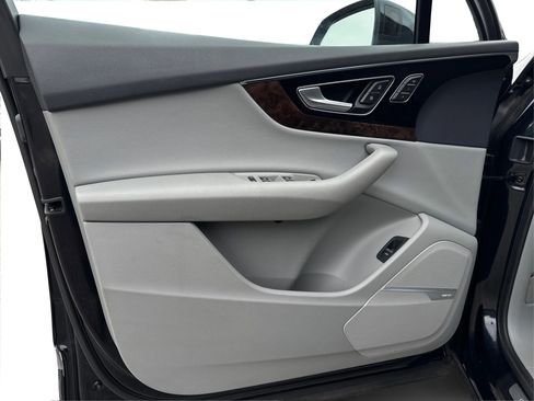 Used 2018 Audi Q7 3.0T Prestige image 21