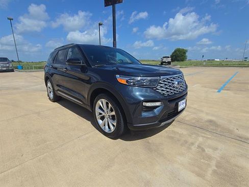 Used 2022 Ford Explorer Platinum w/ Equipment Group 601A RWD image 3