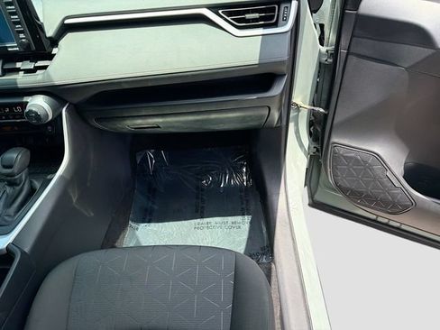 Used 2021 Toyota RAV4 XLE FWD image 16