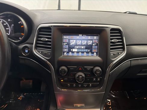 Used 2018 Jeep Grand Cherokee Limited image 28
