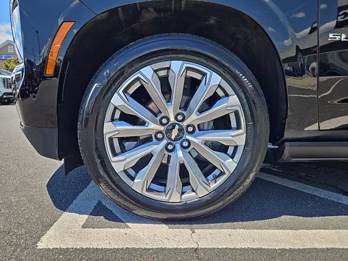 Used 2025 Chevrolet Suburban High Country AWD/4WD image 10