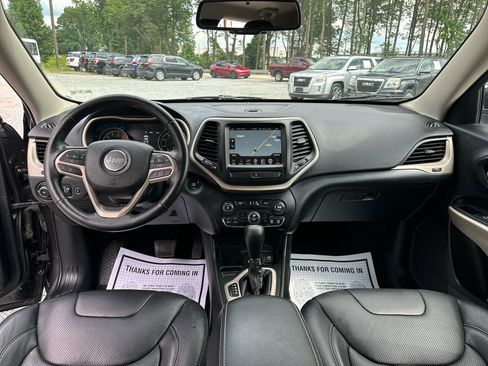 Used 2017 Jeep Cherokee Limited w/ Luxury Group FWD image 19