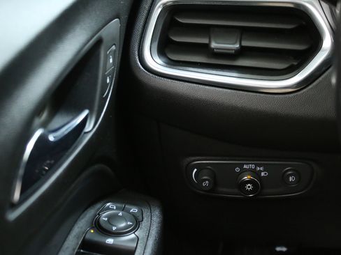 Used 2020 Chevrolet Equinox LT w/ Driver Convenience Package image 16