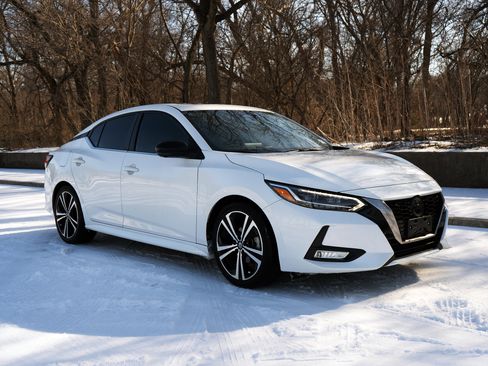 Used 2023 Nissan Sentra SR w/ SR Premium Package image 2