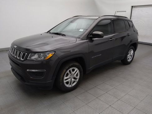 Used 2018 Jeep Compass Sport w/ Tech Group FWD image 2
