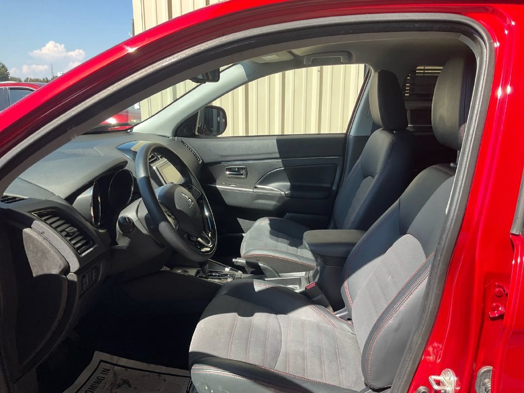 Used 2025 Mitsubishi Outlander Sport SE AWD/4WD image 2