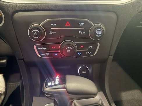 Used 2019 Dodge Charger SXT image 26