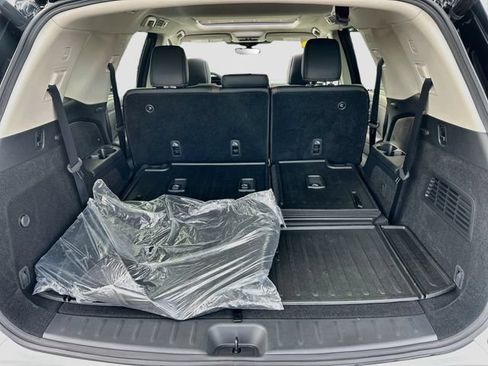 Certified 2025 Nissan Pathfinder Platinum w/ Cargo Package FWD image 24