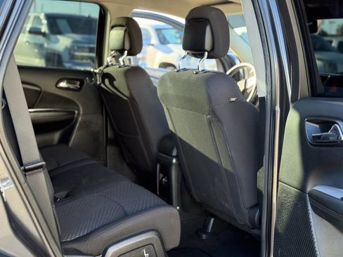 Used 2015 Dodge Journey SXT w/ Flexible Seating Group image 9