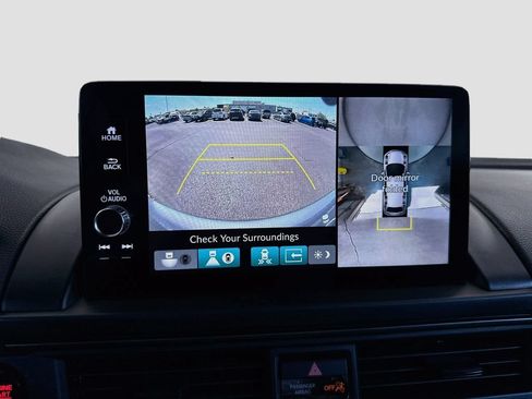 Used 2025 Honda Pilot TrailSport image 15