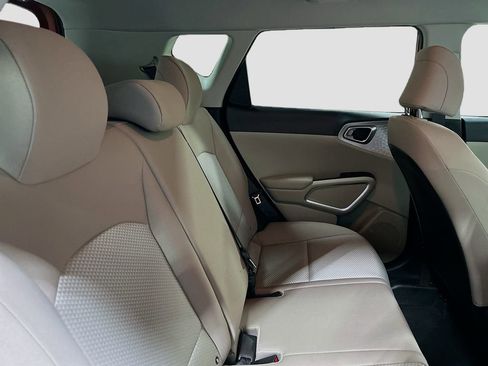 Used 2022 Kia Soul LX image 24