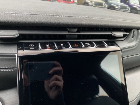 New 2025 Jeep Grand Cherokee Limited AWD/4WD image 18