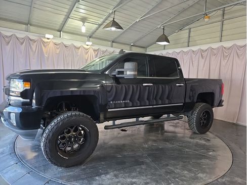 Used 2017 Chevrolet Silverado 1500 LTZ Z71 w/ LTZ Plus Package image 5