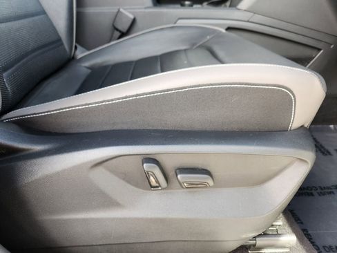 Used 2021 Volkswagen Atlas Cross Sport SEL Premium image 19