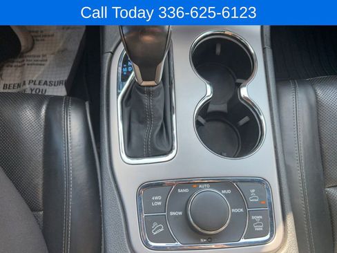 Used 2020 Jeep Grand Cherokee Overland AWD/4WD image 23