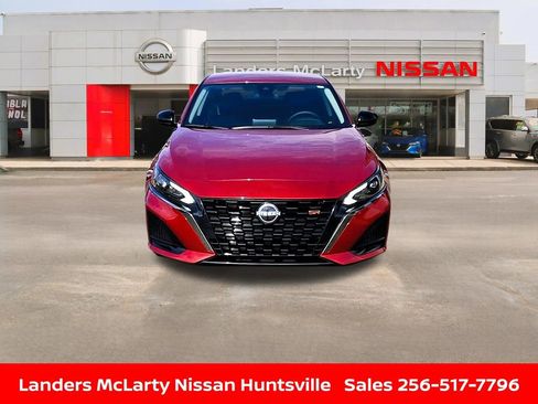 Used 2025 Nissan Altima 2.5 SR image 11