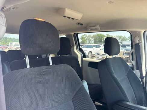 Used 2018 Dodge Grand Caravan SE FWD image 22