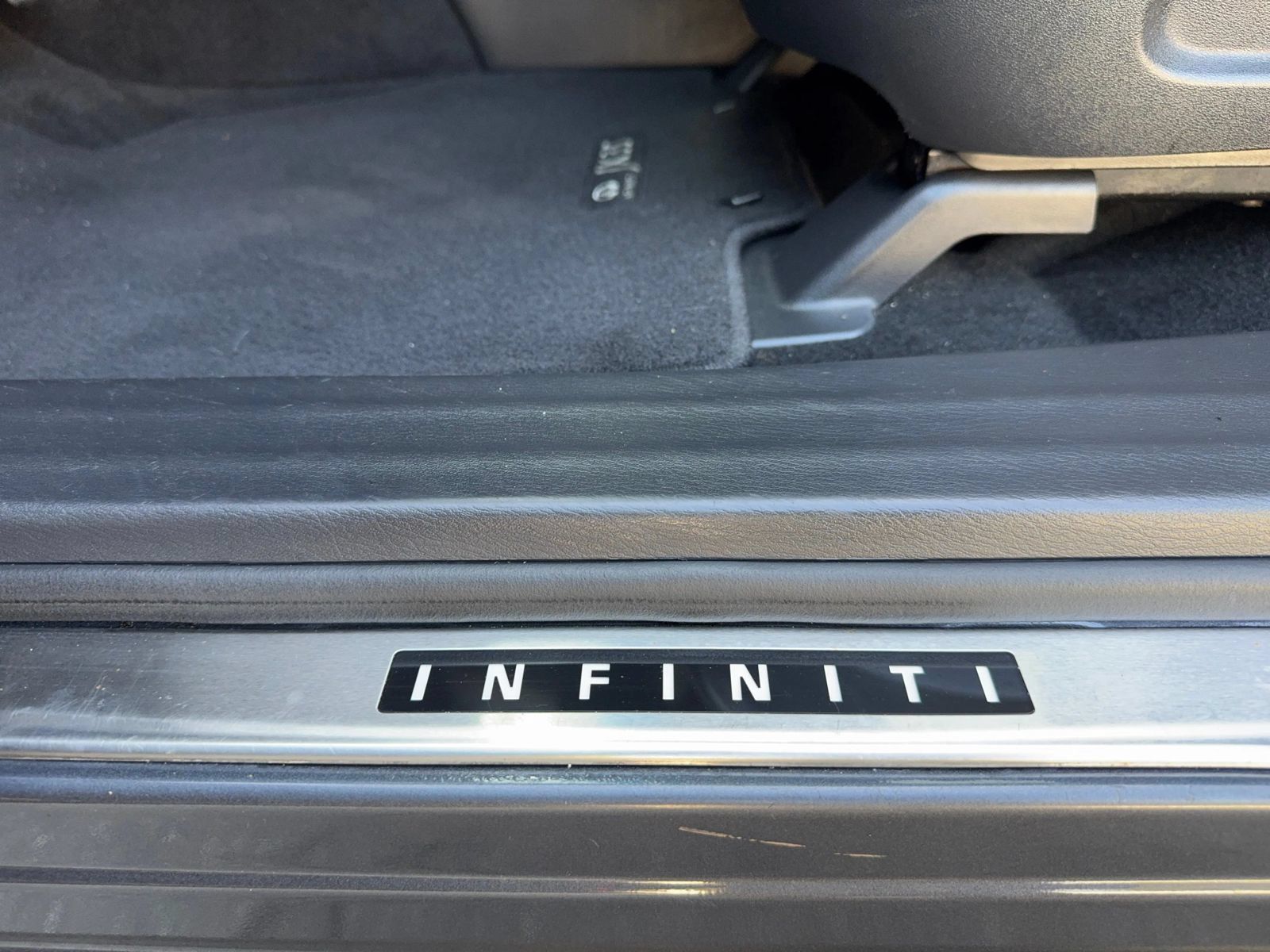 Used 2013 INFINITI JX35 FWD w/ Premium Pkg image 19