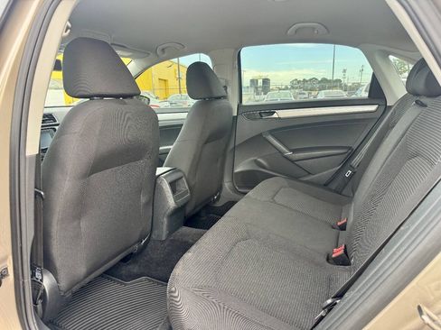 Used 2016 Volkswagen Passat 1.8T S FWD image 9