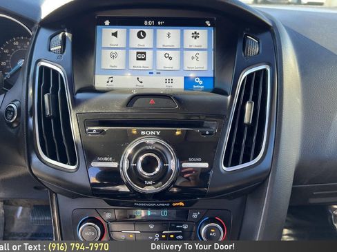 Used 2016 Ford Focus Titanium FWD image 16