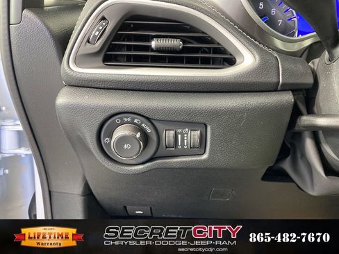 New 2026 Chrysler Pacifica Select image 15