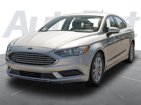 Used 2017 Ford Fusion SE FWD image 5
