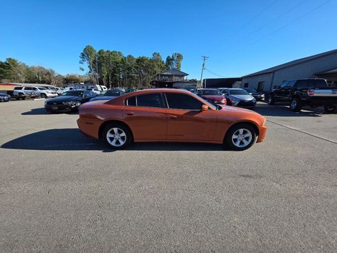 Used 2011 Dodge Charger SE image 4