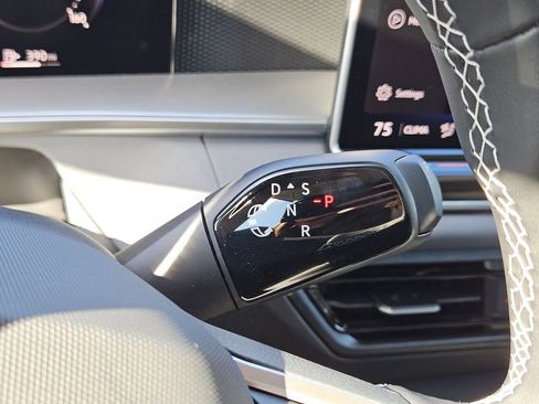 New 2026 Volkswagen Tiguan SE FWD image 13