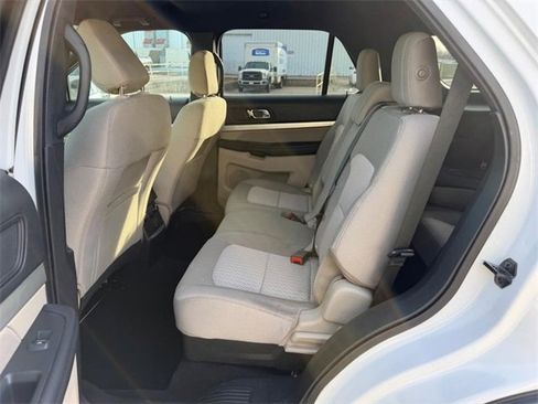 Used 2018 Ford Explorer FWD image 8