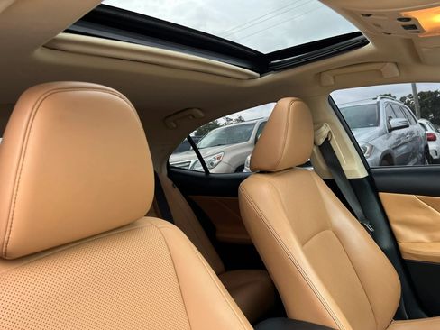 Used 2016 Lexus IS 200t RWD image 19