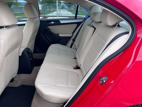 Used 2012 Volkswagen Jetta SEL FWD image 12