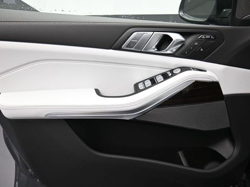 New 2026 BMW X7 xDrive40i AWD/4WD image 16