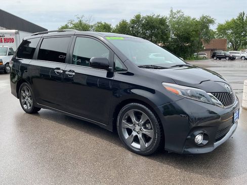 Used 2015 Toyota Sienna SE FWD image 10