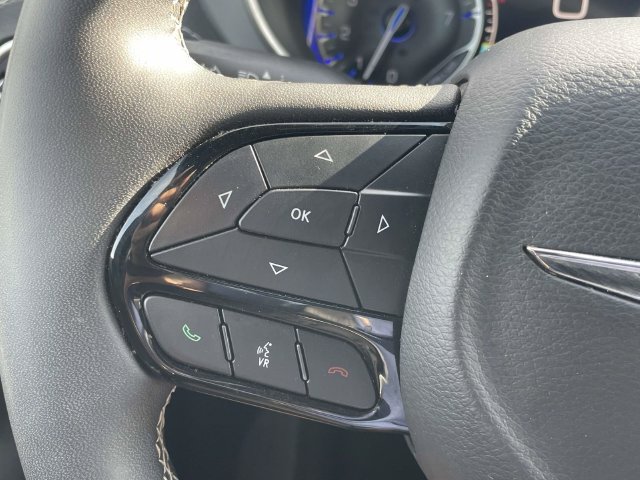 Used 2025 Chrysler Pacifica Limited FWD image 22