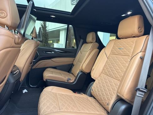 Used 2023 Cadillac Escalade Sport w/ LPO, ONYX Package image 19