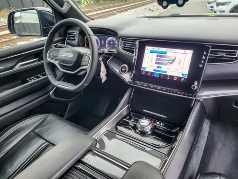 Used 2024 Jeep Wagoneer L 4WD w/ Premium Group I image 24