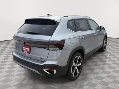 Certified 2025 Volkswagen Taos SEL AWD/4WD image 12