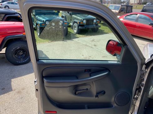 Used 2004 Chevrolet Silverado 1500 W/T image 34