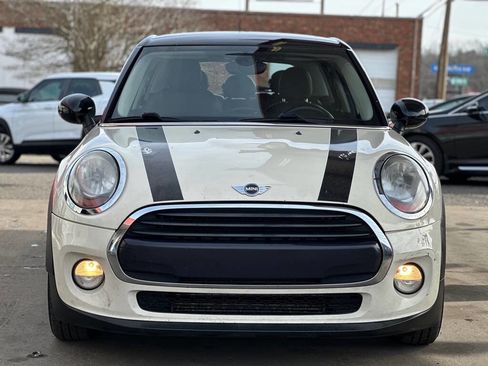 Used 2018 MINI Cooper 4-Door Hardtop image 2