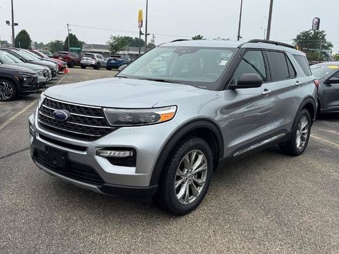 Certified 2022 Ford Explorer XLT w/ Equipment Group 202A AWD/4WD image 2