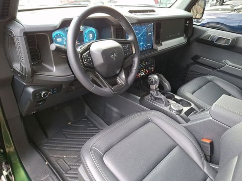 Used 2025 Ford Bronco Badlands AWD/4WD image 10