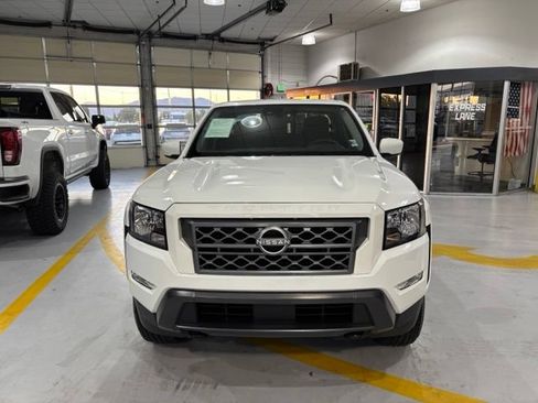 Used 2024 Nissan Frontier SV w/ Technology Package AWD/4WD image 3