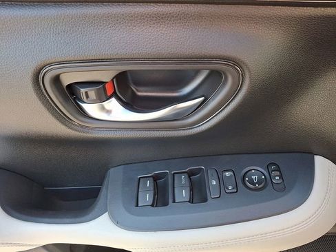 Used 2023 Honda HR-V LX image 13
