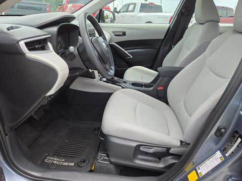 Used 2025 Toyota Corolla Cross L FWD image 28