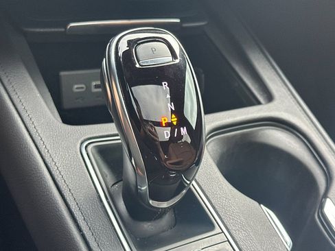 Used 2025 Cadillac XT4 Sport w/ LPO, Onyx Lite Package FWD image 33
