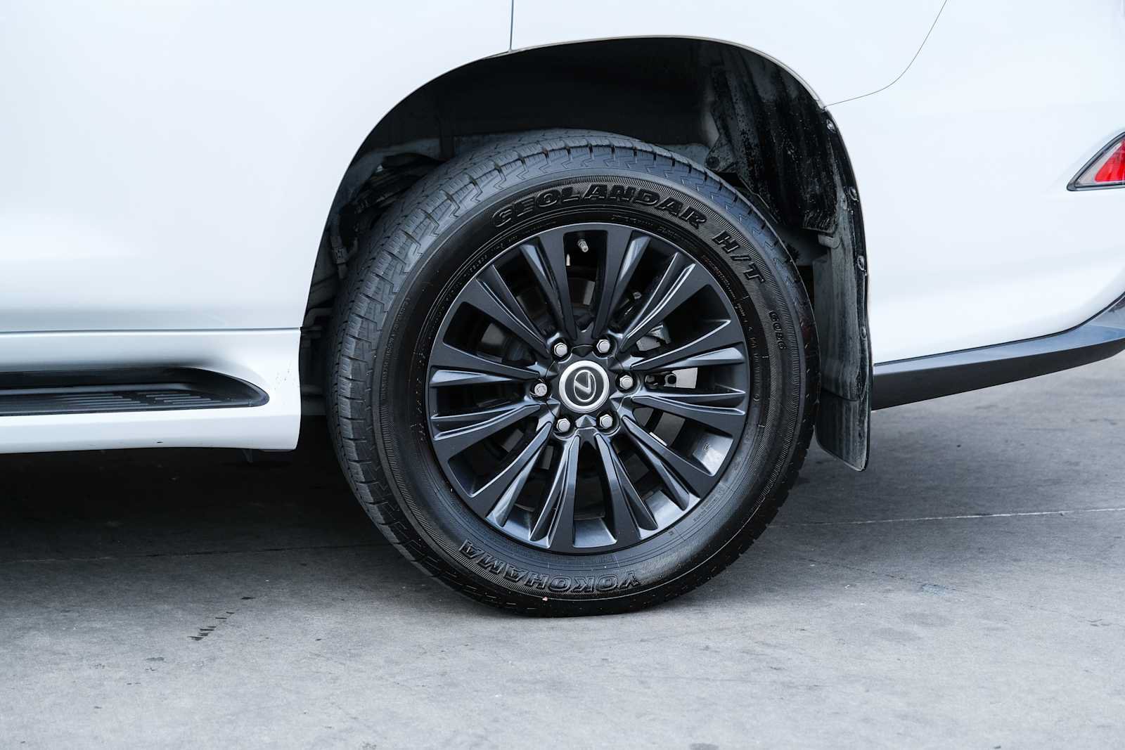 Used 2022 Lexus GX 460 Luxury w/ Sport Design Package AWD/4WD image 18