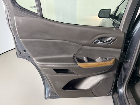 Used 2019 GMC Acadia SLE image 26