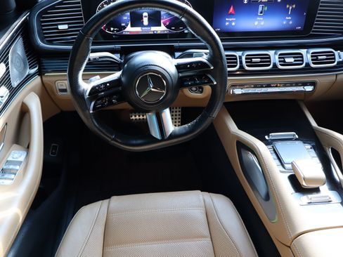 Used 2025 Mercedes-Benz GLS 580 4MATIC image 27