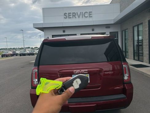 Used 2018 GMC Yukon XL SLT w/ Open Road Package AWD/4WD image 5